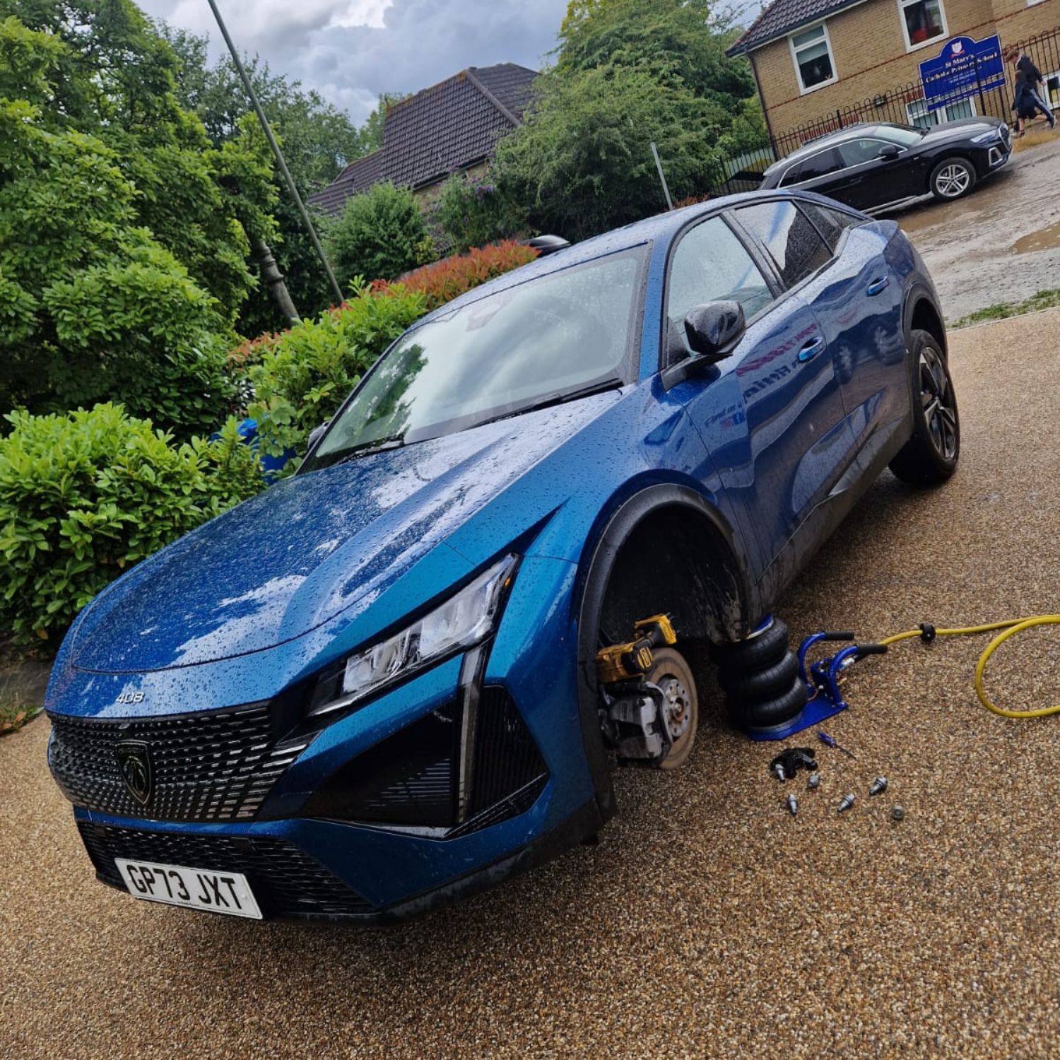 Mobile tyre fitting service in London road side mobile tyre repair